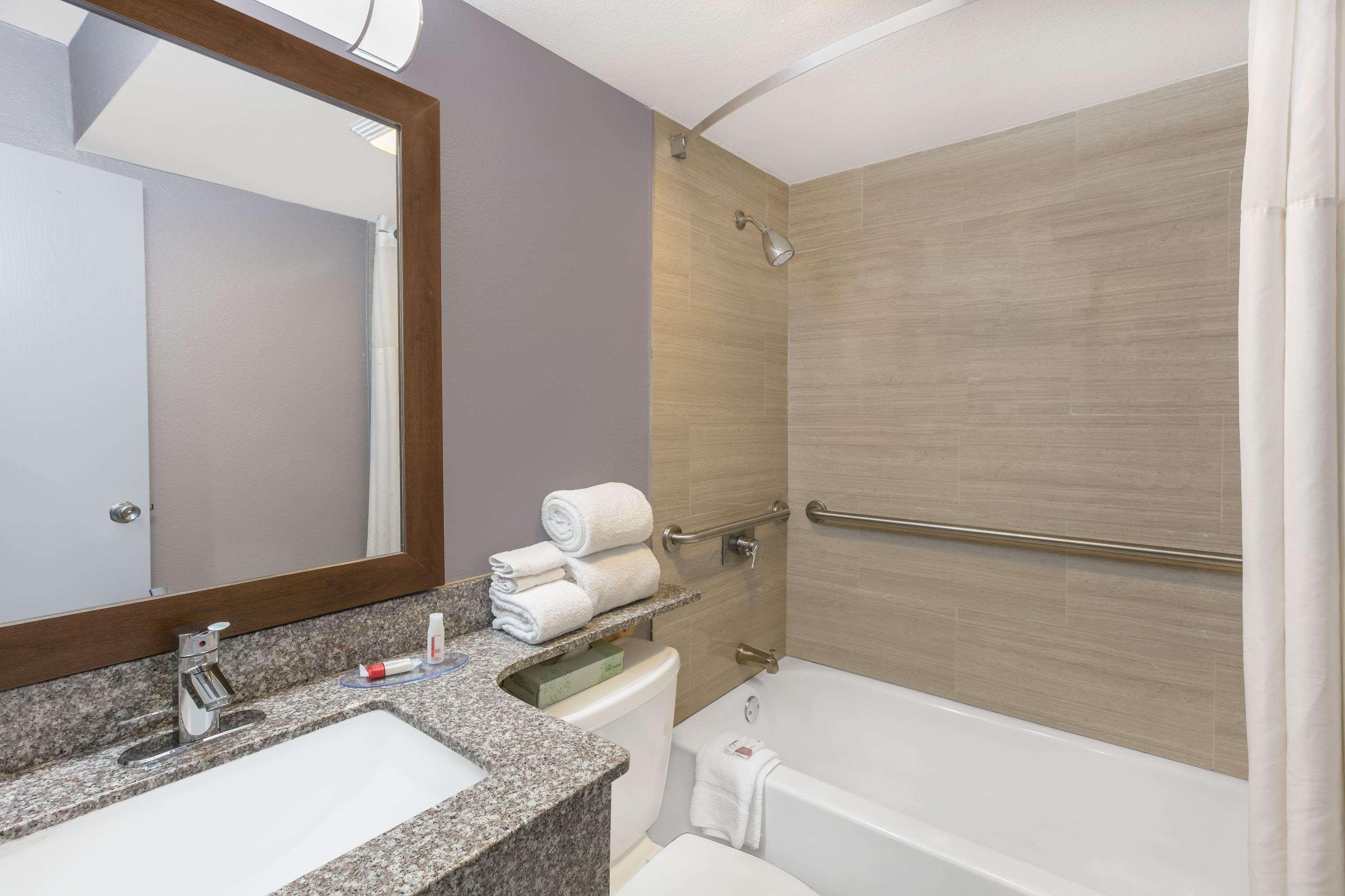 Quality Inn - Denton Bagian luar foto