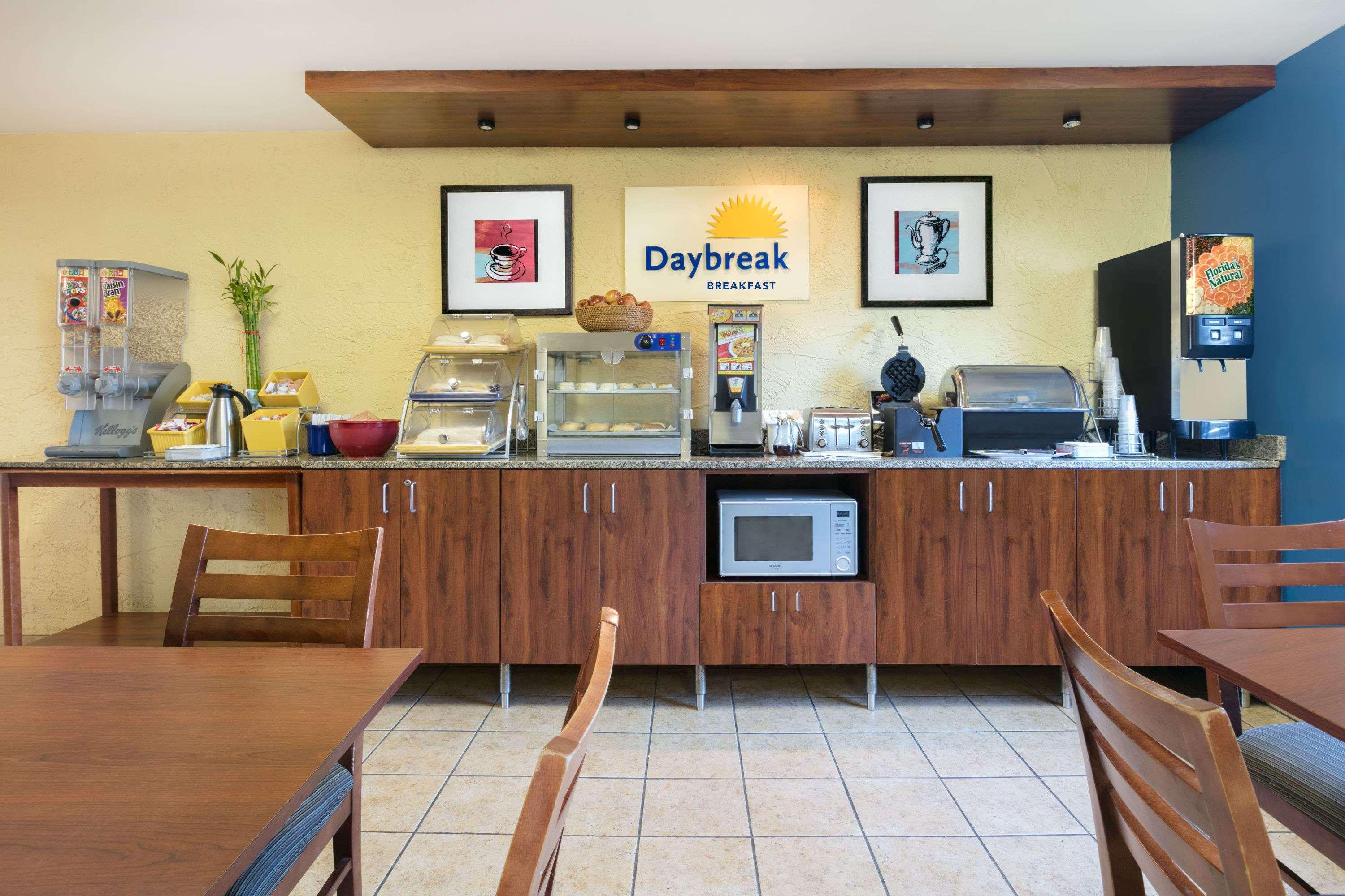 Quality Inn - Denton Bagian luar foto