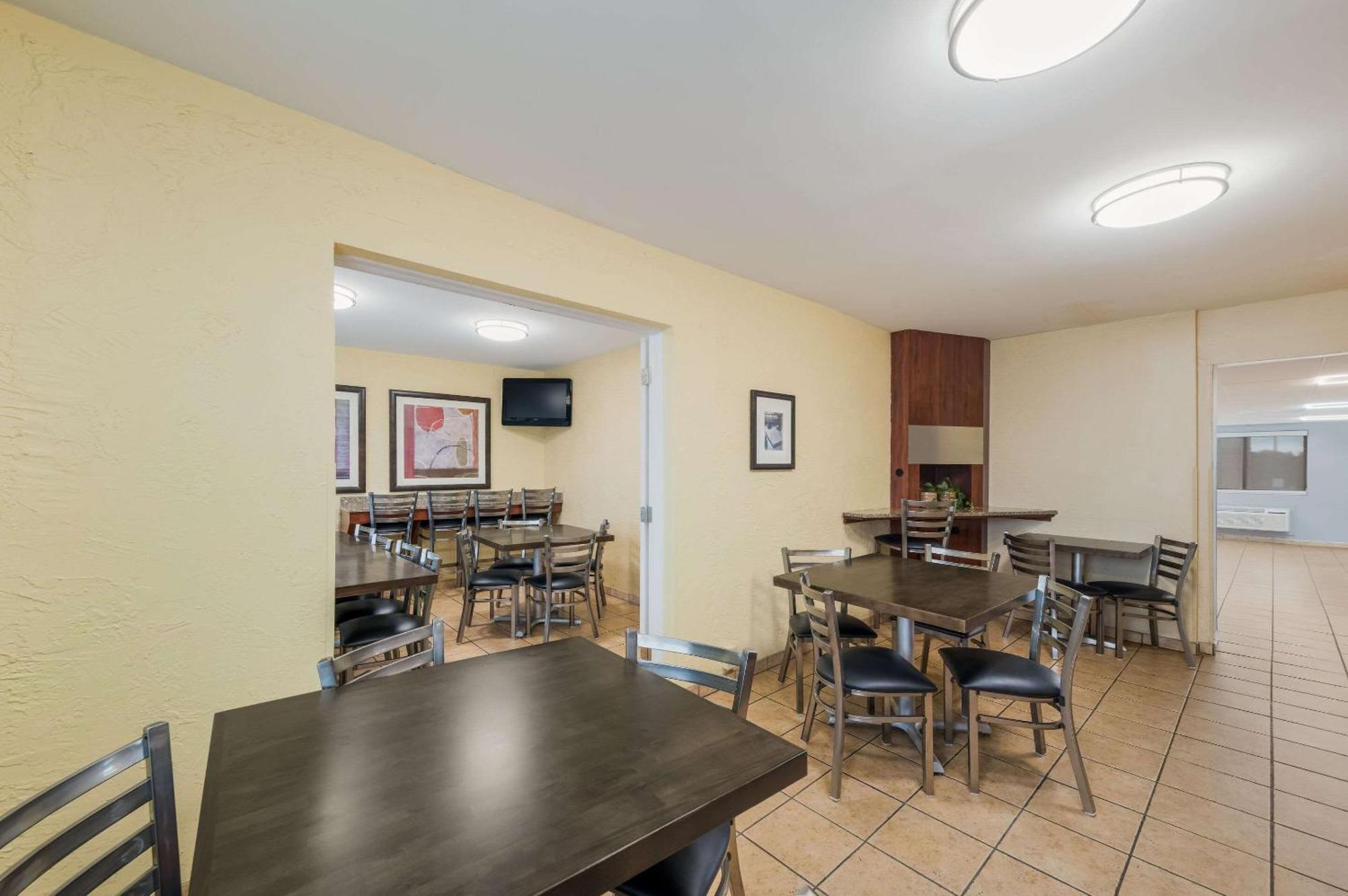 Quality Inn - Denton Bagian luar foto