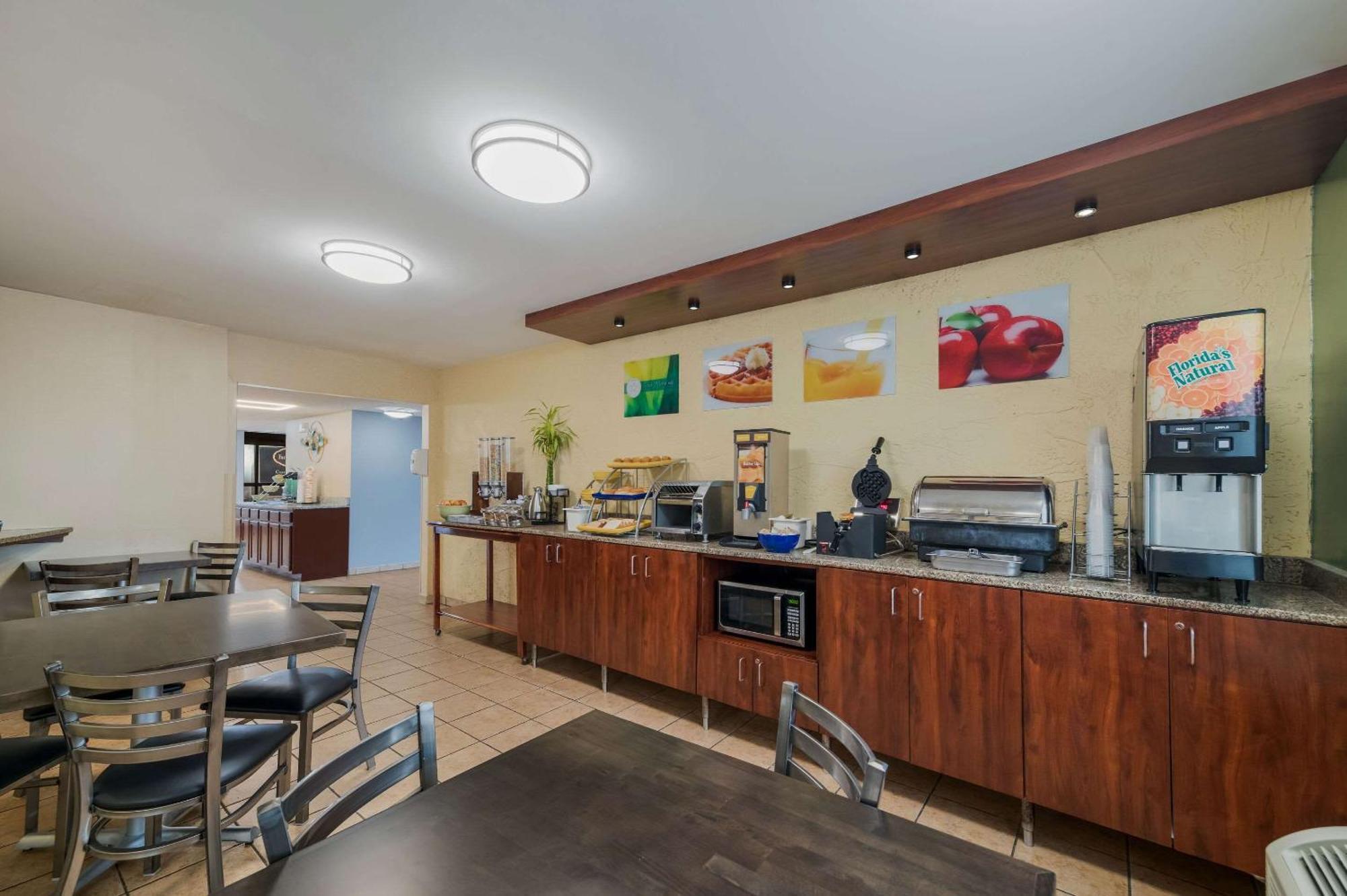 Quality Inn - Denton Bagian luar foto