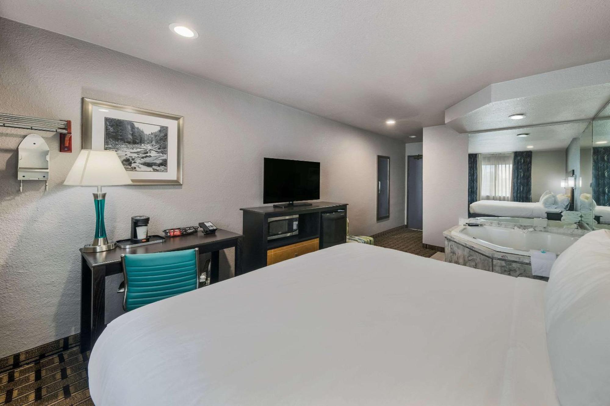 Quality Inn - Denton Bagian luar foto