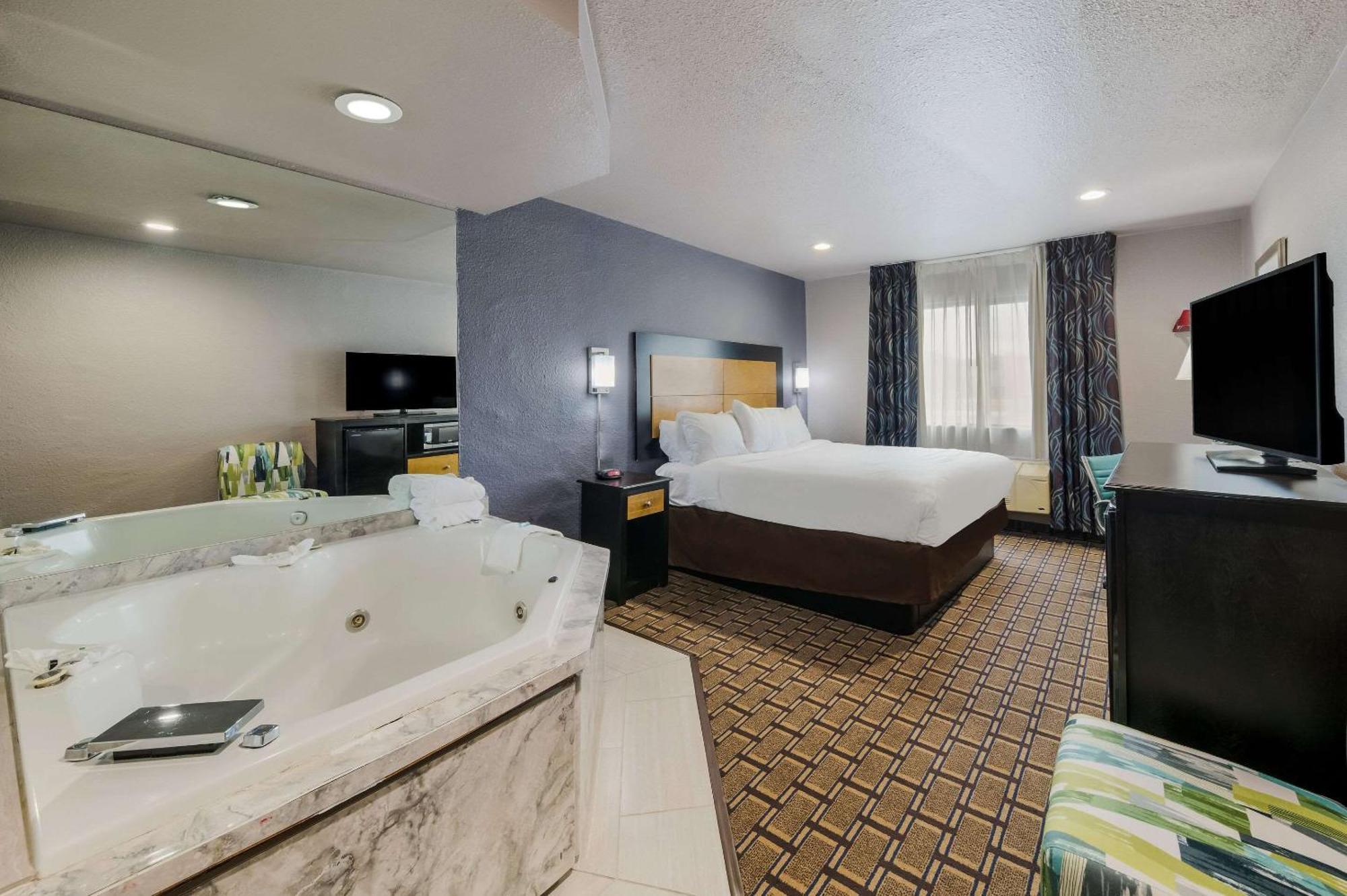 Quality Inn - Denton Bagian luar foto