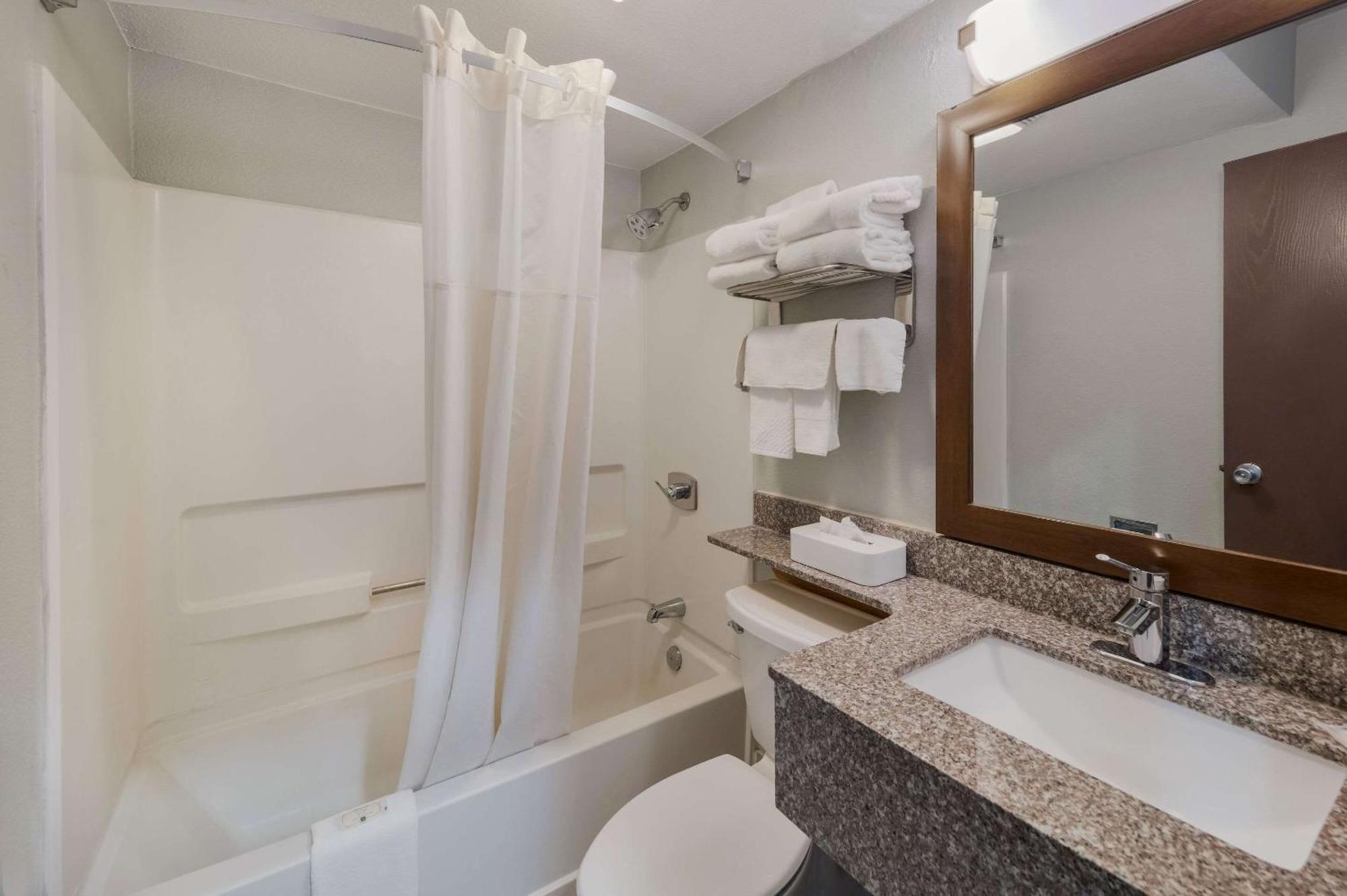 Quality Inn - Denton Bagian luar foto